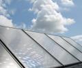 Pionowy kolektor solarny do produkcji ciepłej wody użytkowej Daikin