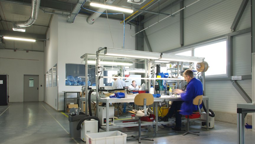 Oświetlenie miejscowe stanowiska pracy na hali produkcyjnej i magazynowej OMEGA HSK LEDY